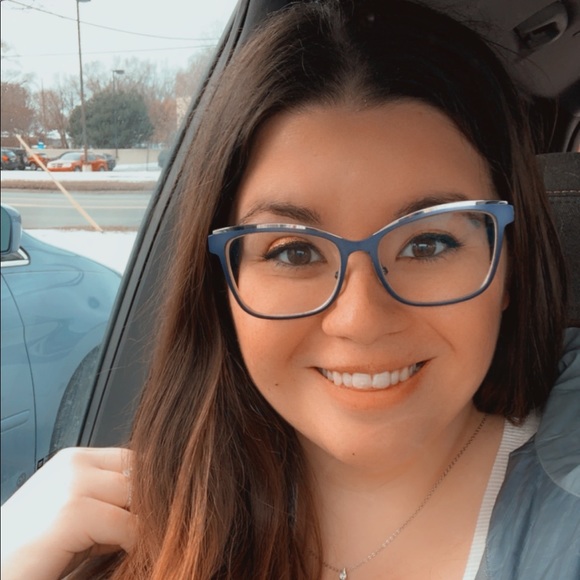 MEET YOUR POSHER - KRISTA - Picture 1 of 1